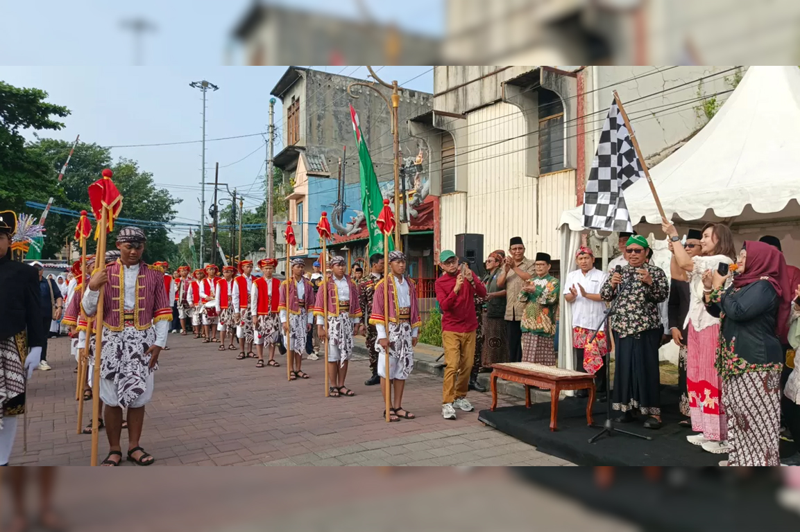 Ribuan Orang Semarakkan Kirab Budaya Haul KH Sholeh Darat, Badko LPQ Kerahkan 500 Ustadz